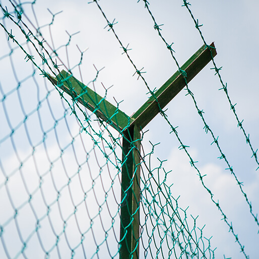 KIMMU PVC Coated Barbed Wire installed on top of chain link fence